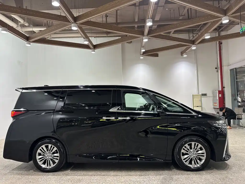 Toyota Alphard 2025 2.5L AT