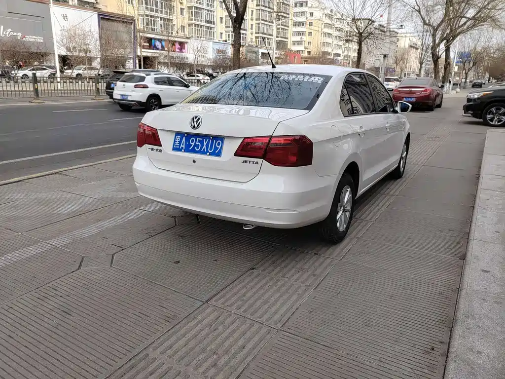 Volkswagen Jetta 1.6L Manual Fashion Type, фото 5