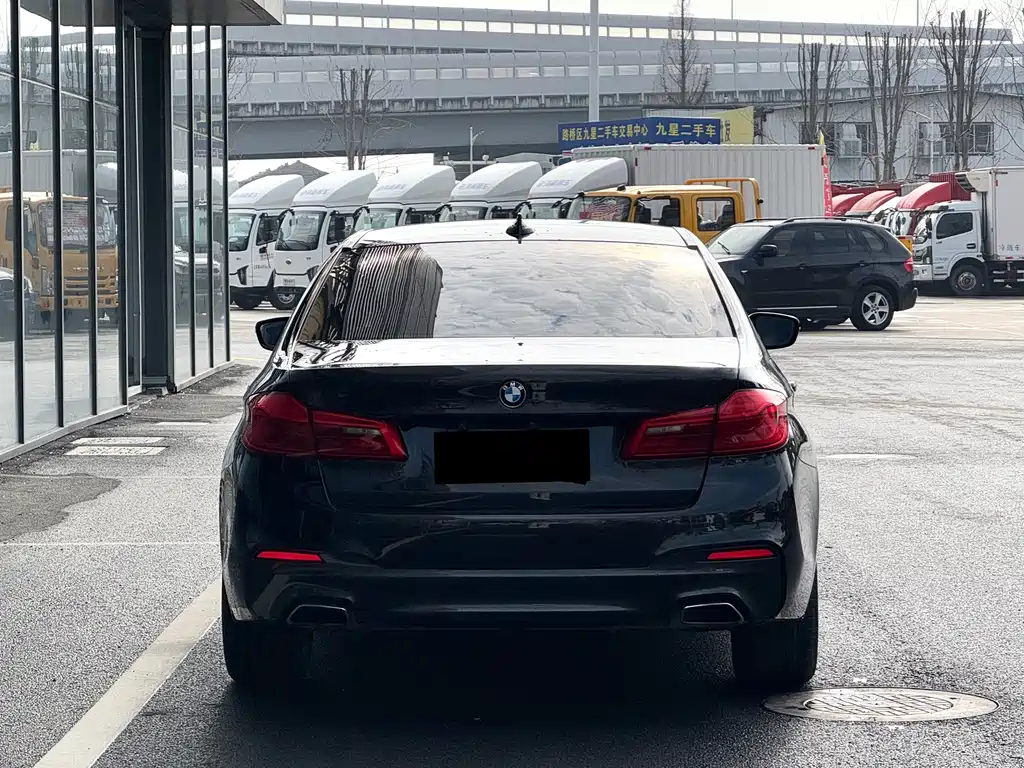 BMW 5 SERIES