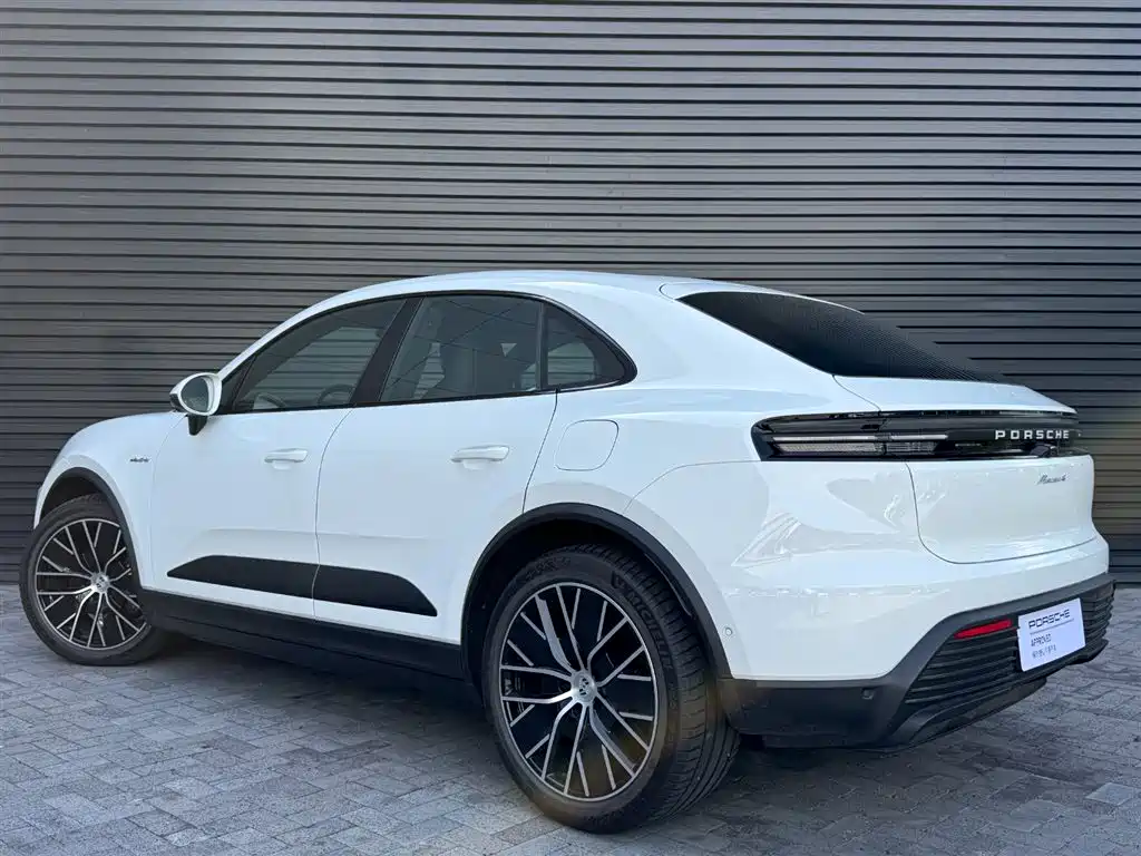 Porsche Macan EV — миниатюра 4
