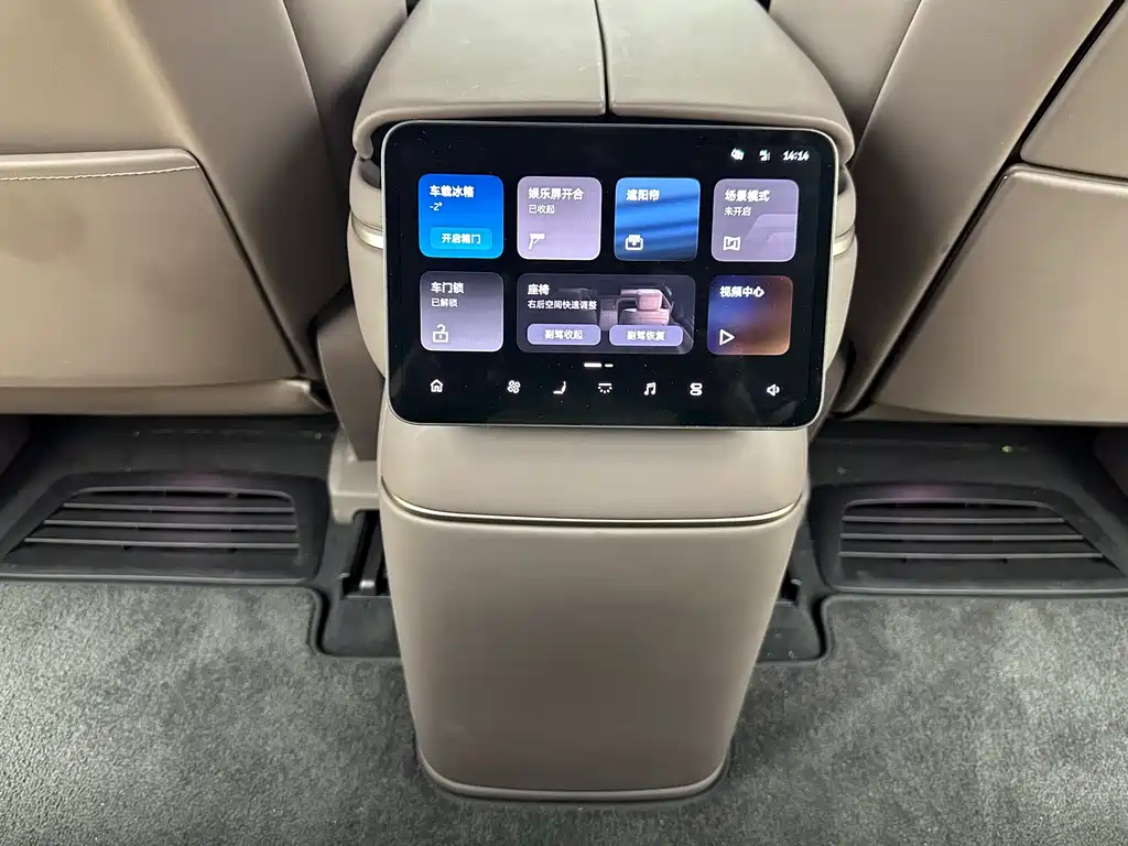 NIO ES8 — миниатюра 12