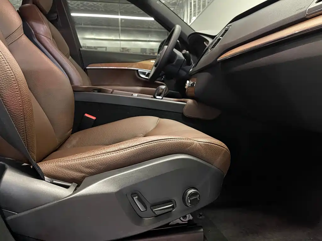 Volvo XC90 2023 — фото 25