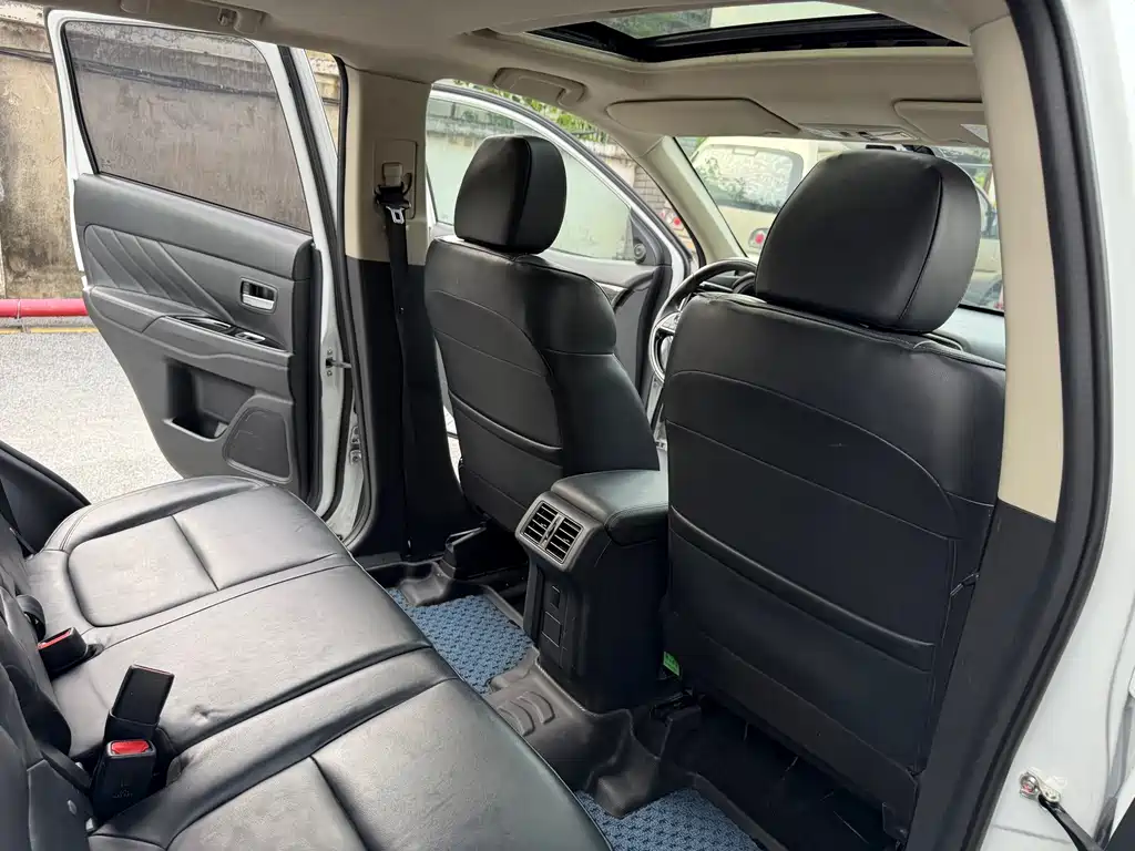 Mitsubishi Outlander — миниатюра 11