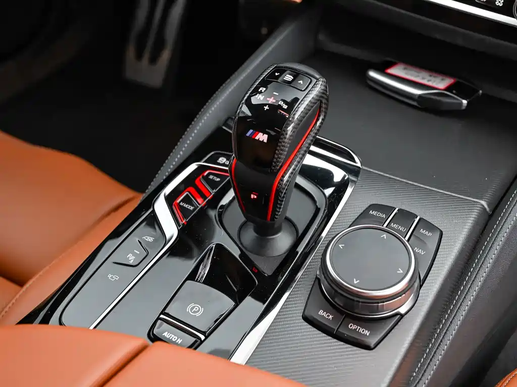 BMW M5 — миниатюра 10
