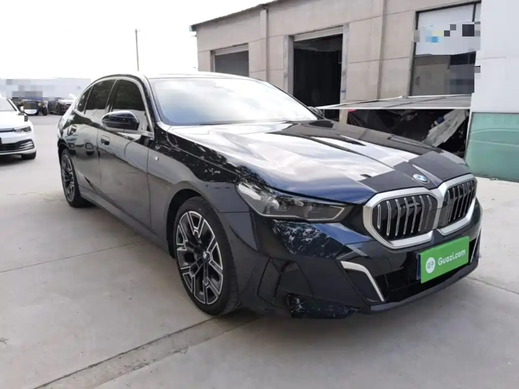 BMW 5 Series — миниатюра 4