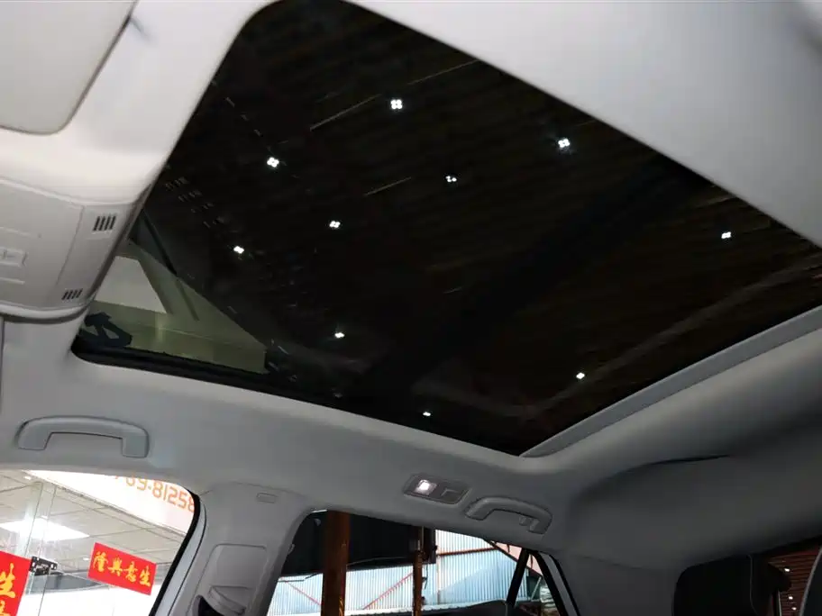 VOLKSWAGEN T ROC EXPLORING SONGS