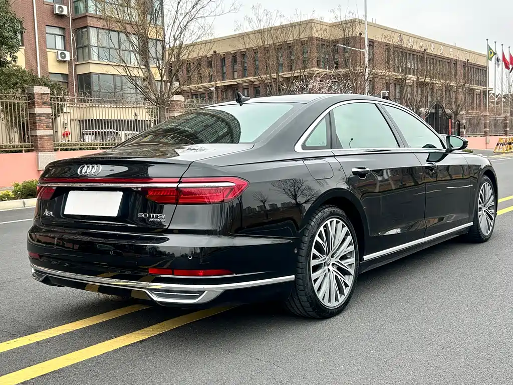AUDI A8