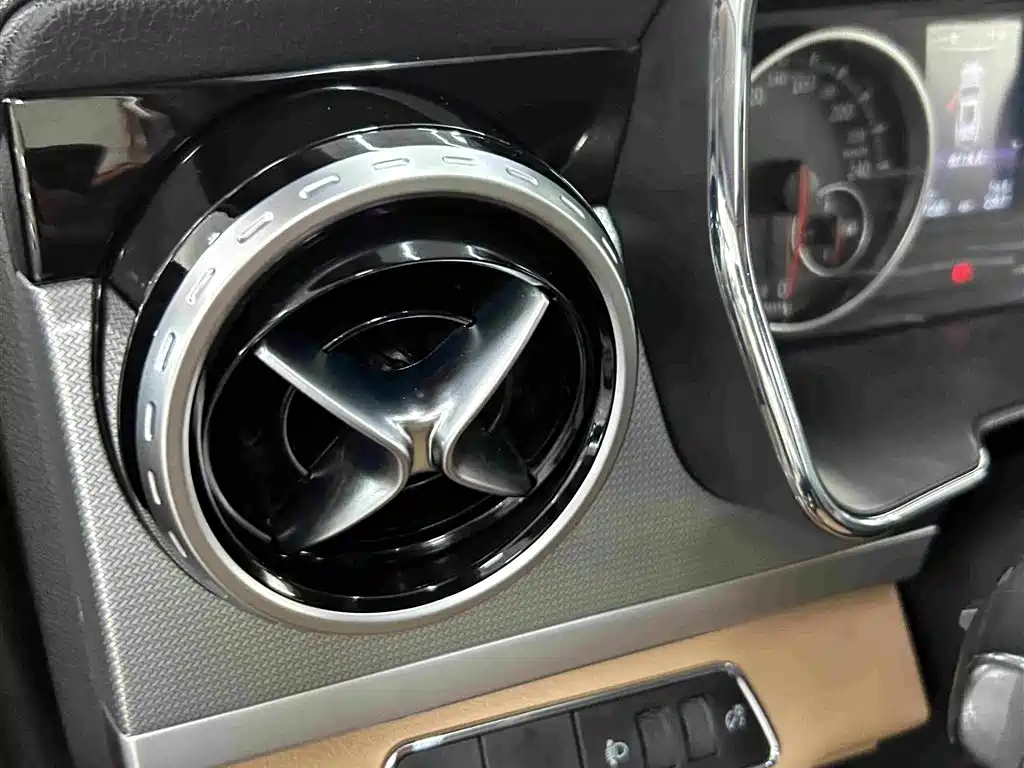 Yema Mustang T80 — миниатюра 17