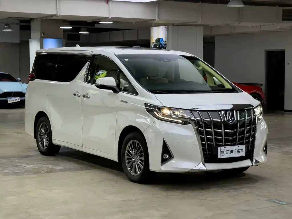 Toyota Alphard — миниатюра 3