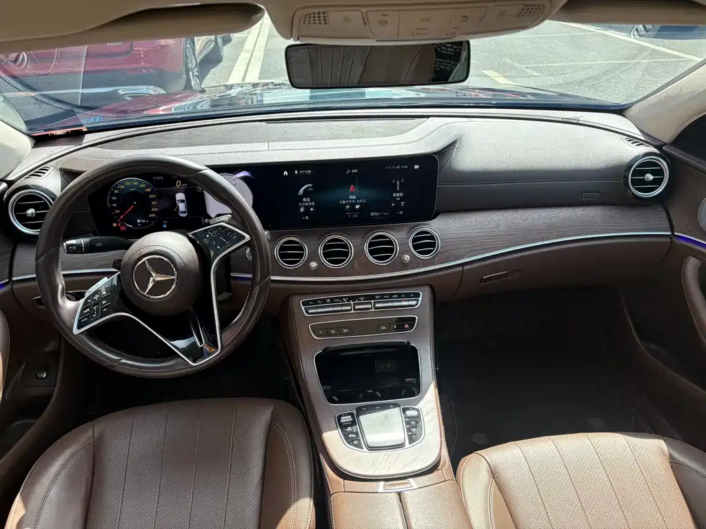 Mercedes-Benz E-Class — миниатюра 7