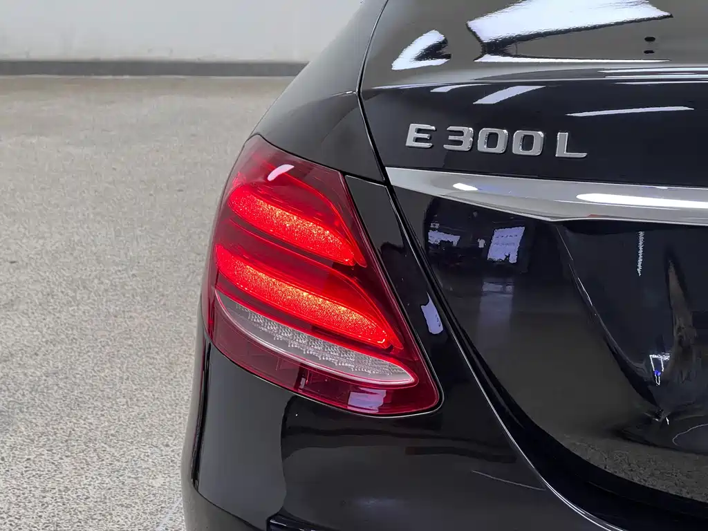 Mercedes-Benz E-Class — миниатюра 11