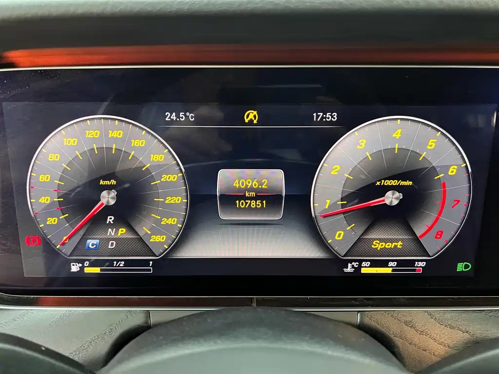 Mercedes-Benz E-Class — миниатюра 29