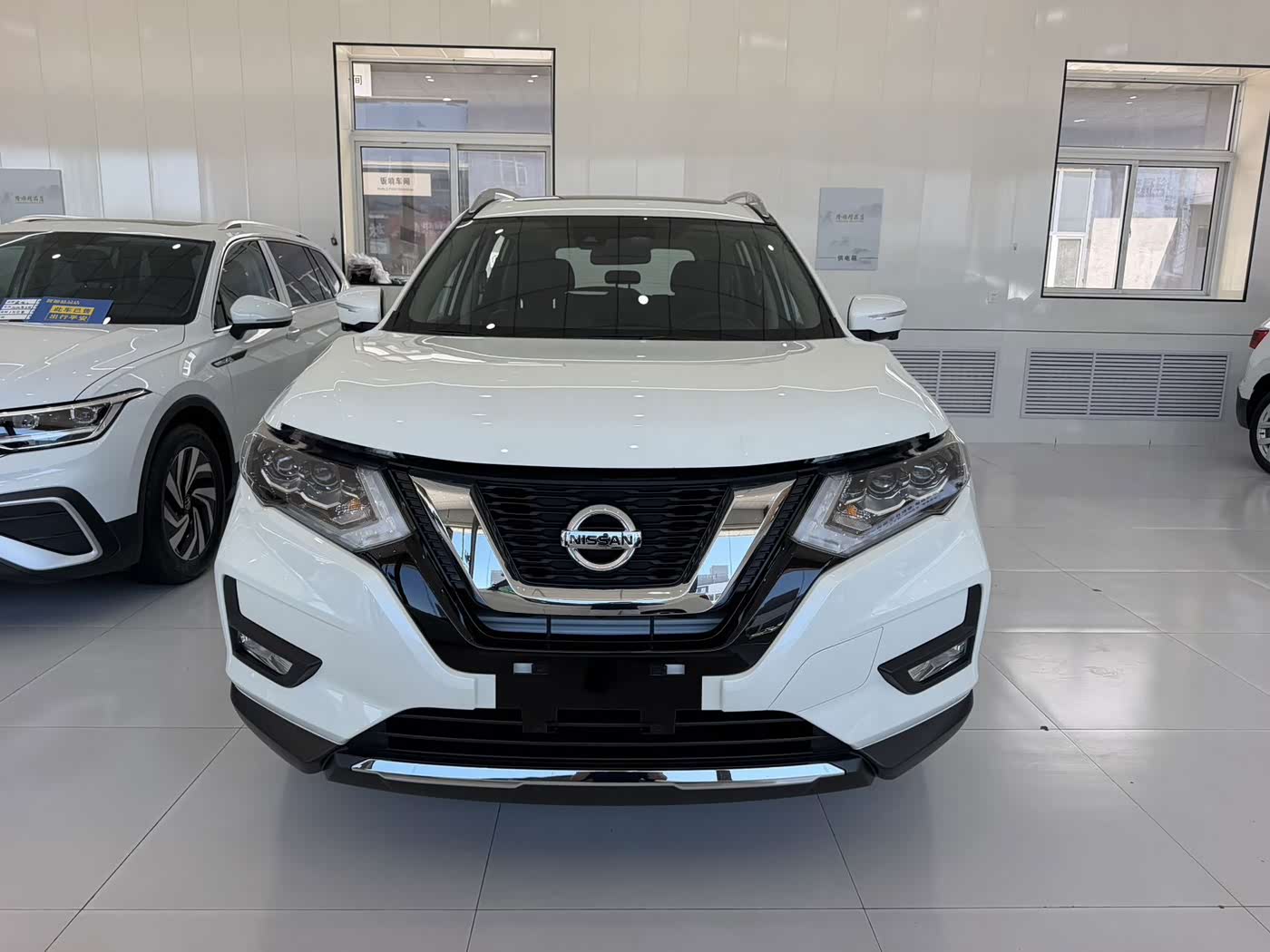 Nissan X-Trail 2.0 л 2024 г. Белый, пробег 6000 км