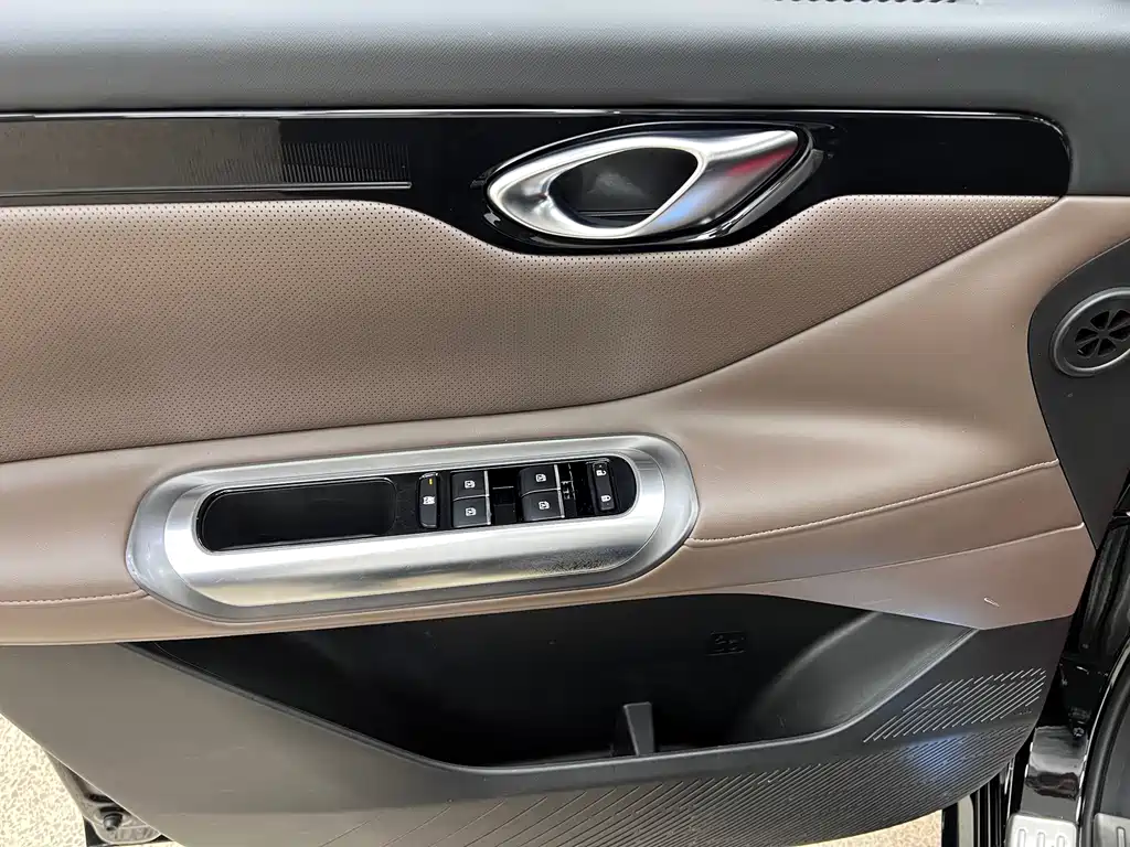 GAC Motor Trumpchi E8 PHEV — миниатюра 12