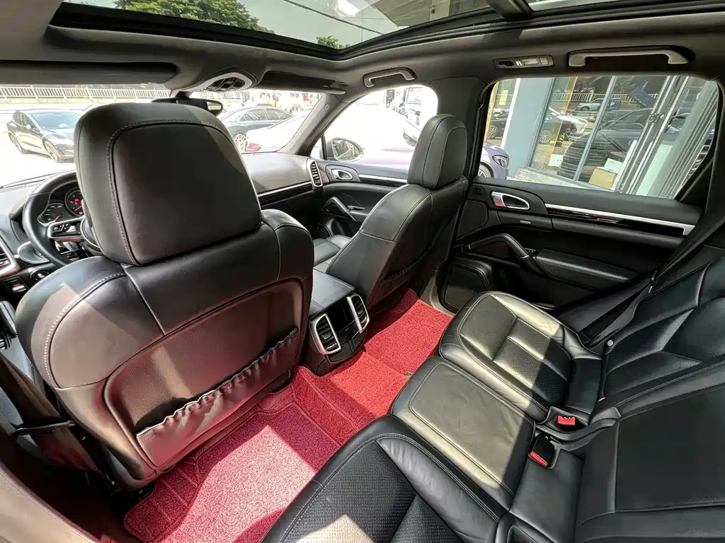 Porsche Cayenne — миниатюра 9