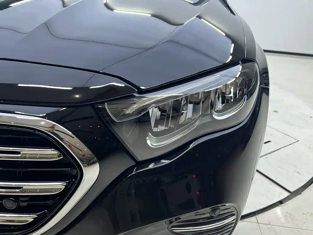 Mercedes-Benz E-Class — миниатюра 7