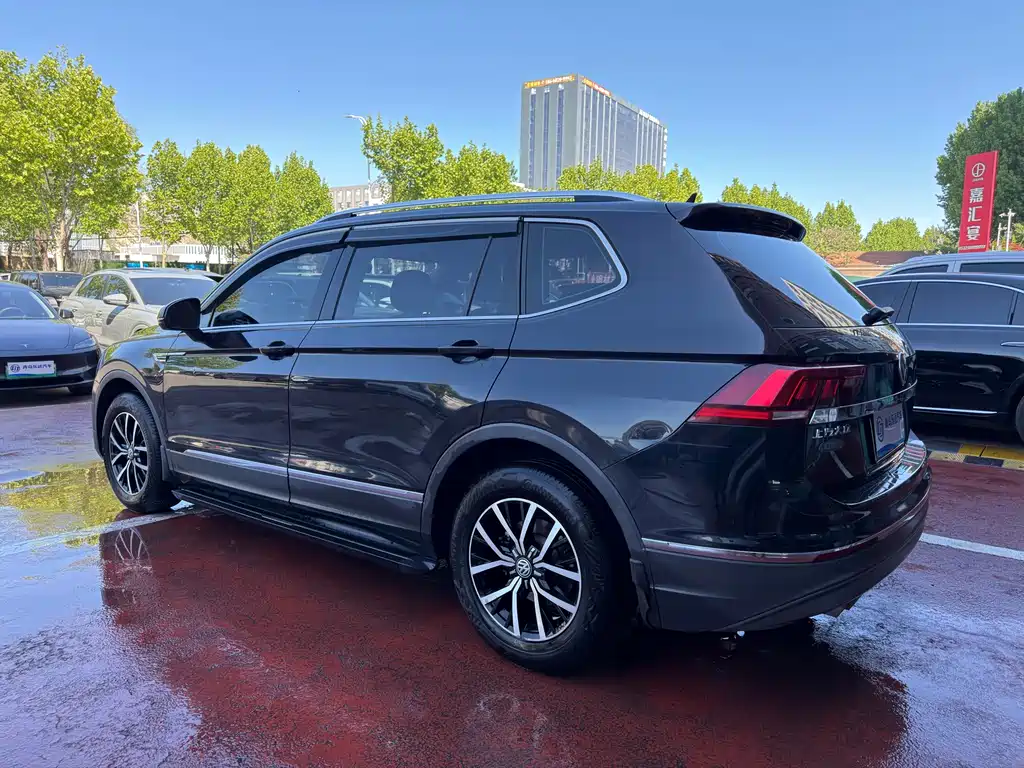 Volkswagen Tiguan L L 2018 330TSI AT Luxury