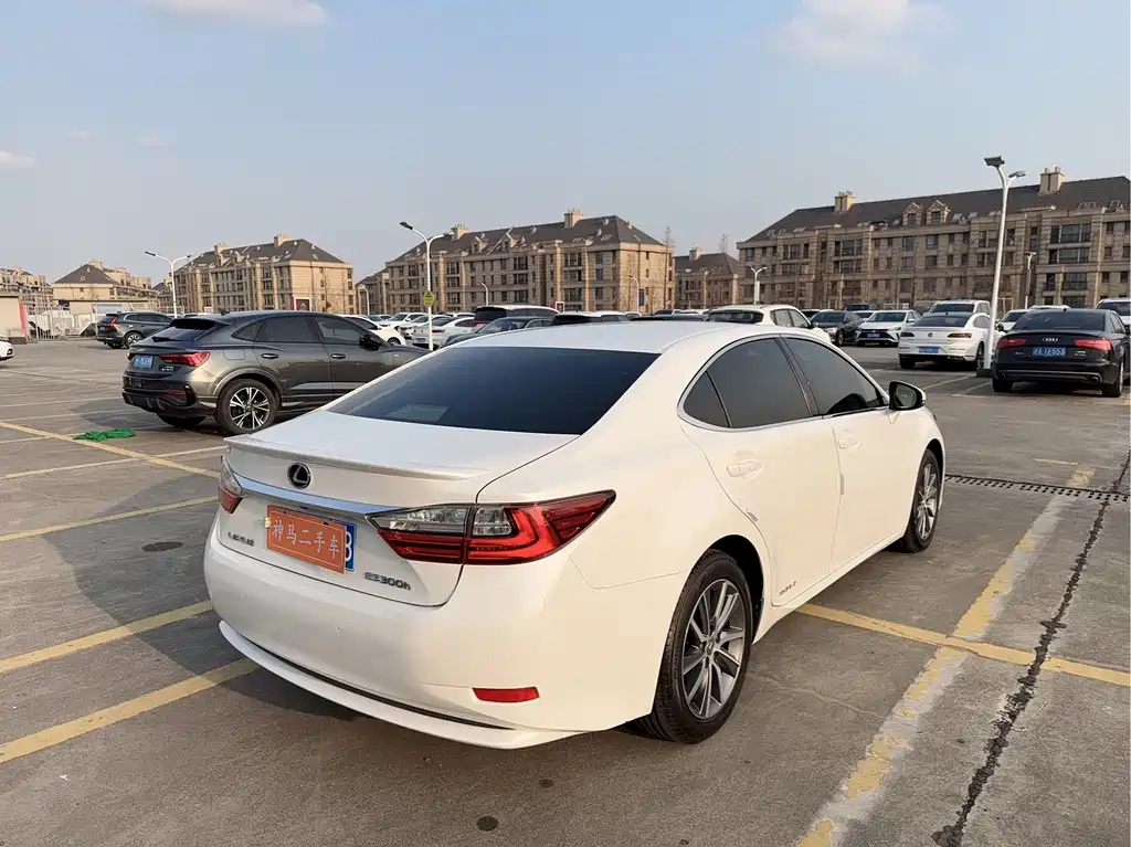 Lexus ES — миниатюра 6