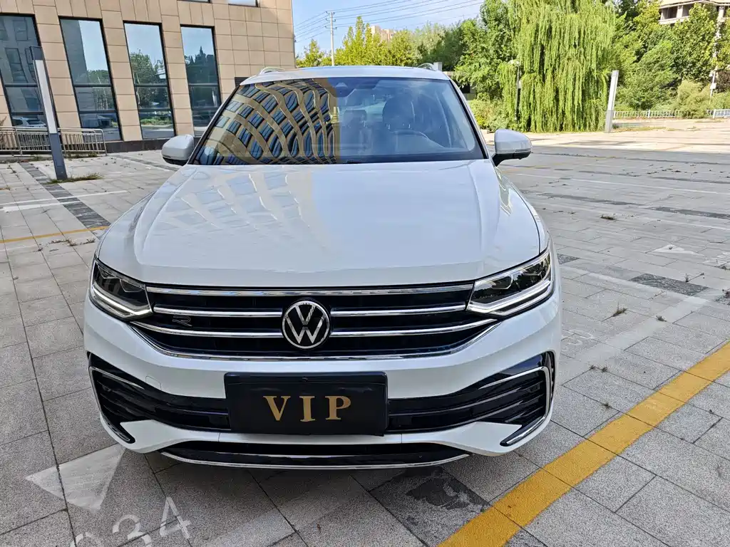 Volkswagen Tiguan L 2023 — фото 2