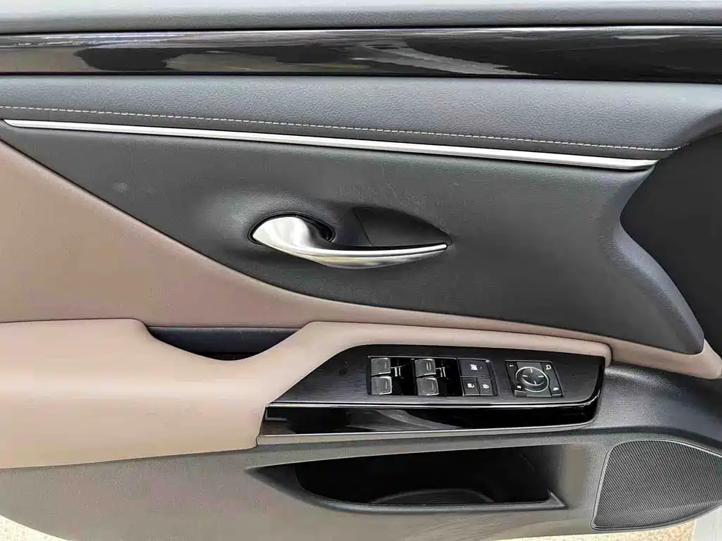 Lexus ES — миниатюра 8