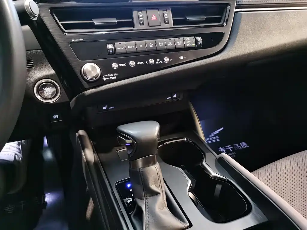 Lexus ES — миниатюра 9