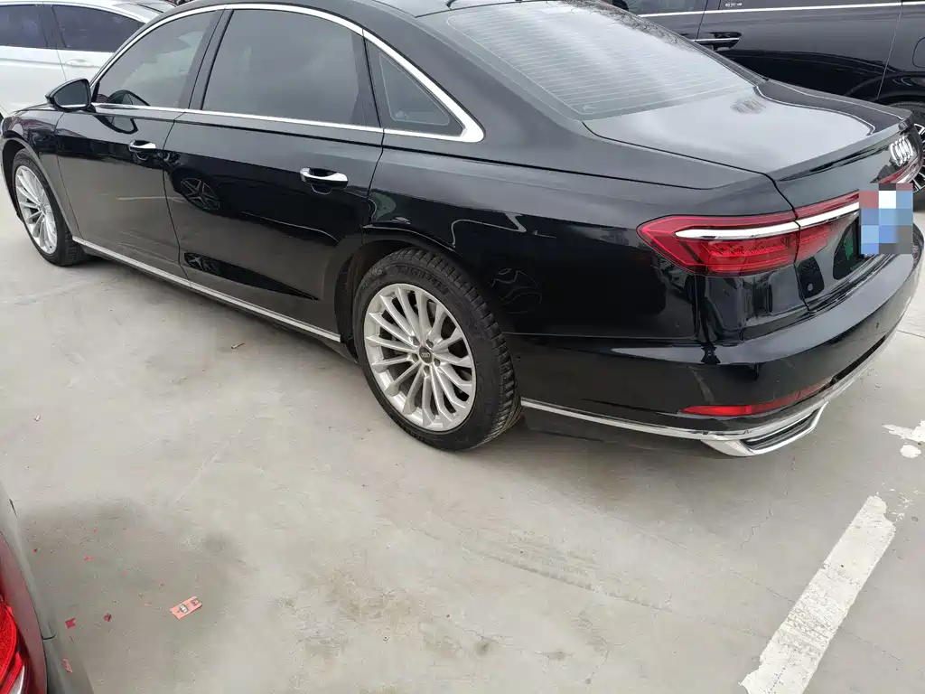 AUDI A8
