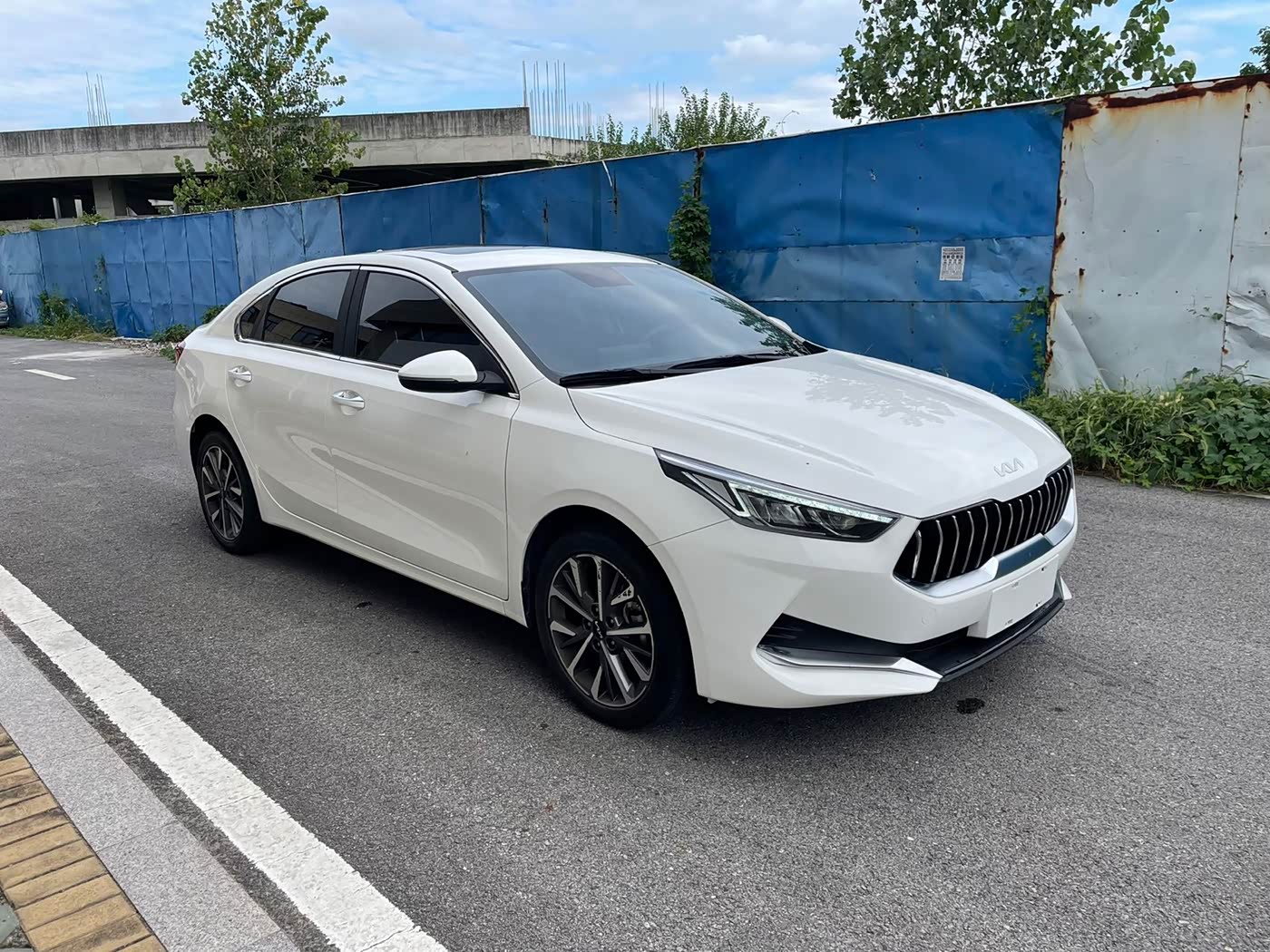 Kia K3 1.5 л 2022 г. Белый, пробег 25000 км