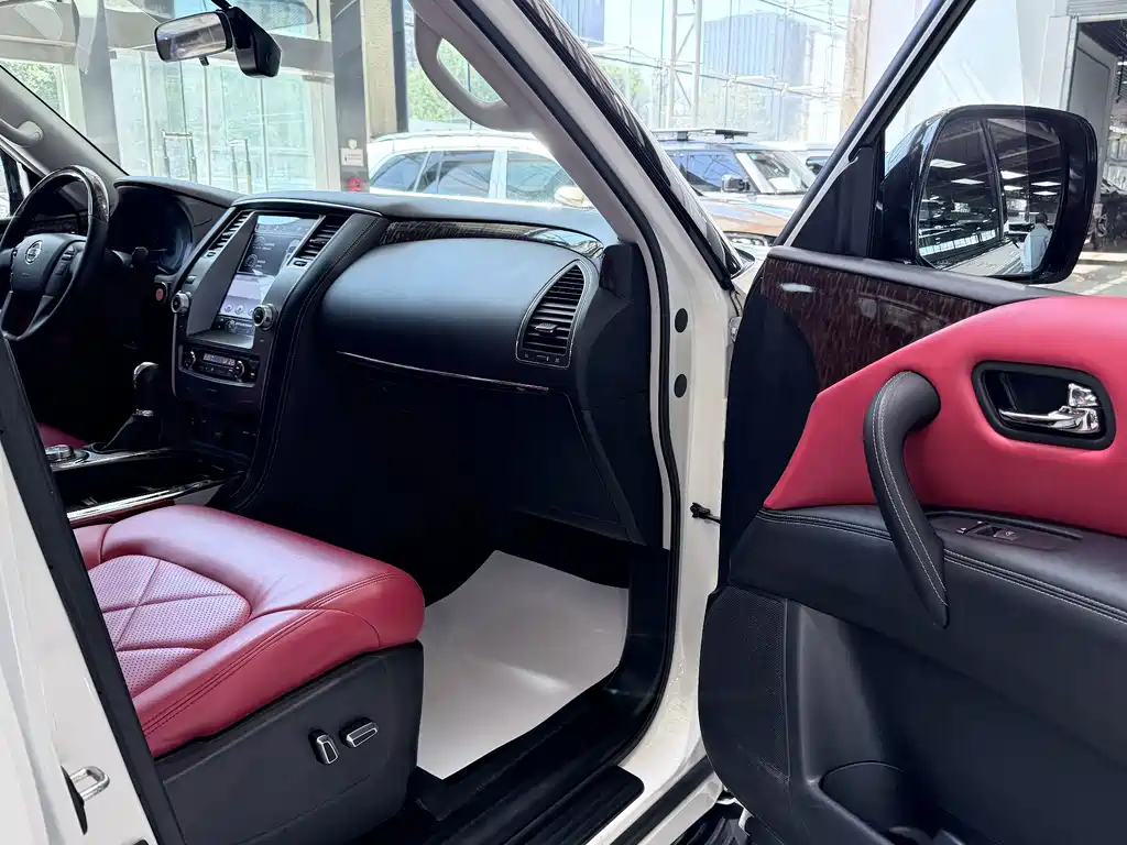 Nissan Patrol — миниатюра 13