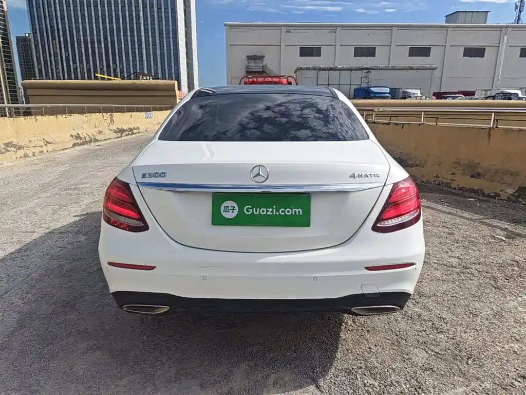 Mercedes-Benz E-Class — миниатюра 6