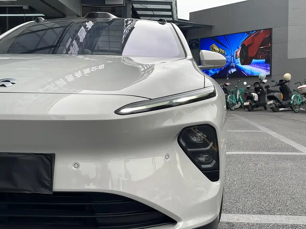 NIO NIO ET7