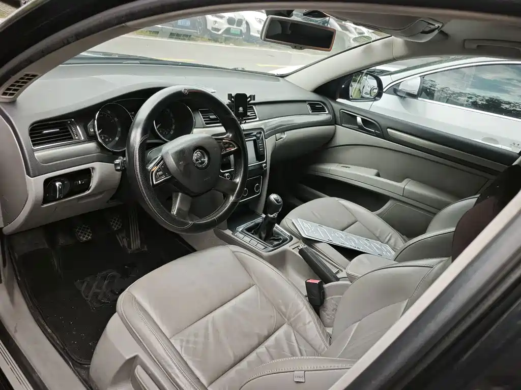 Skoda Superb — миниатюра 9