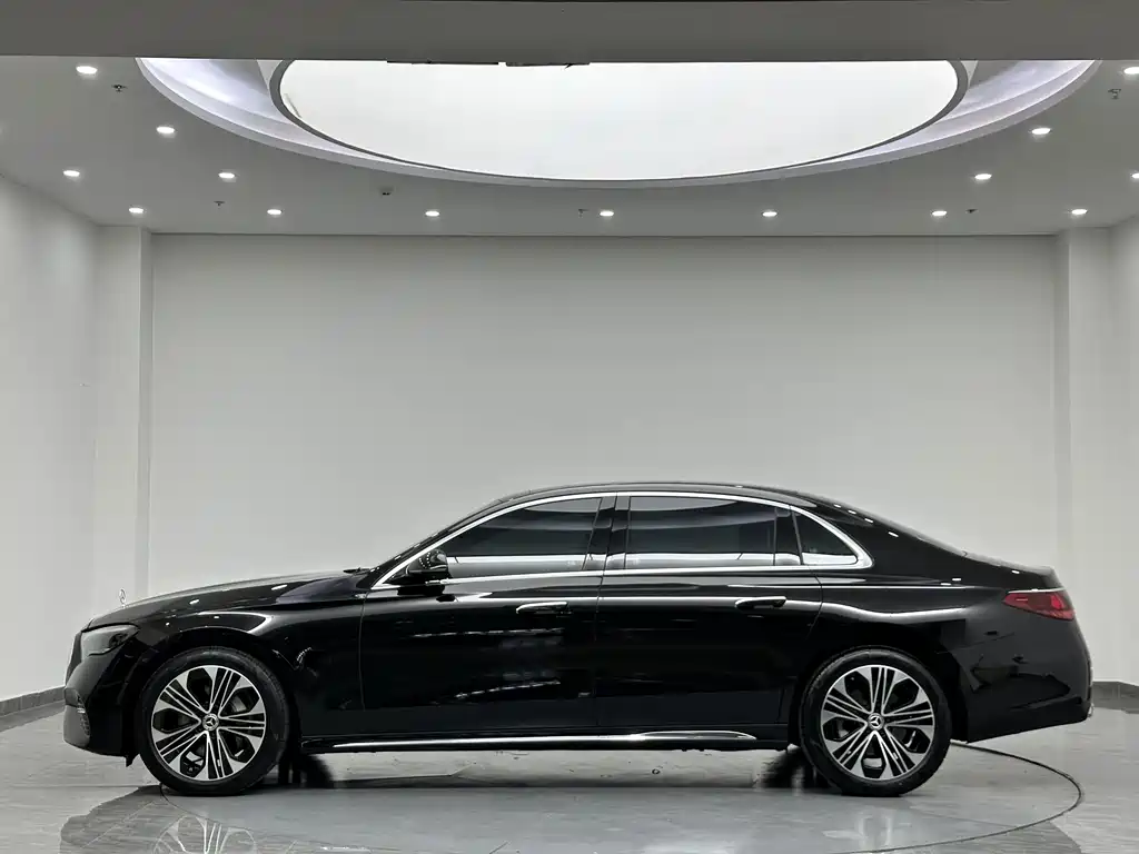 Mercedes-Benz E-Class — миниатюра 4