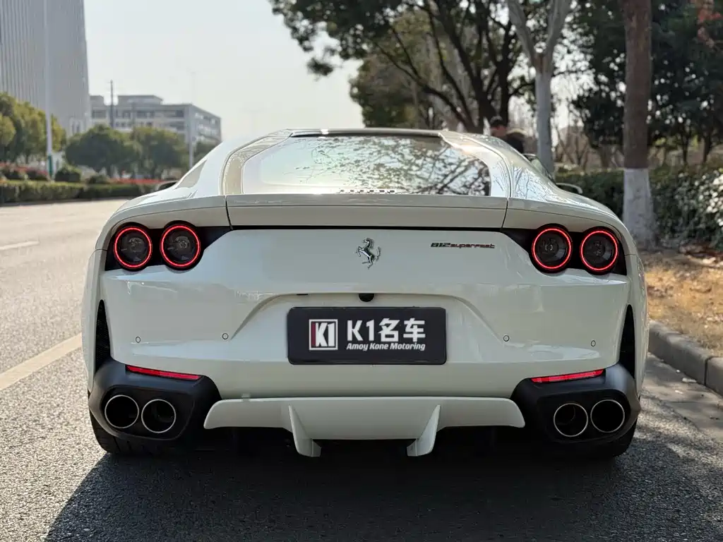 FERRARI 812