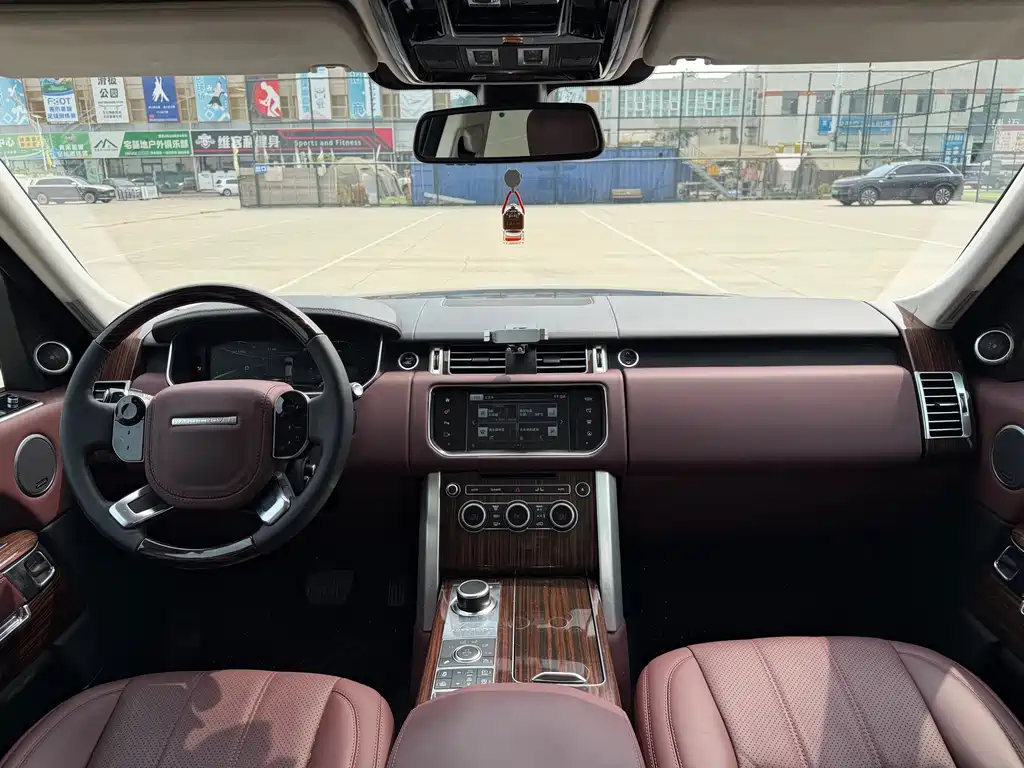 Land Rover Range Rover — миниатюра 22
