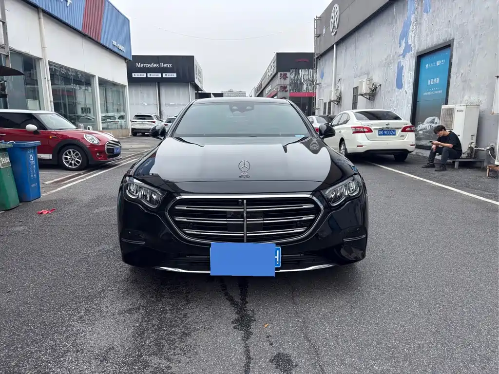 Mercedes-Benz E-Class — миниатюра 2