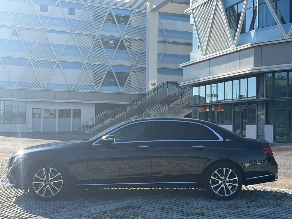 Mercedes-Benz E-Class — миниатюра 3