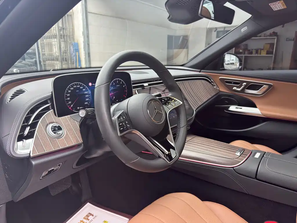 Mercedes-Benz E-Class — миниатюра 11