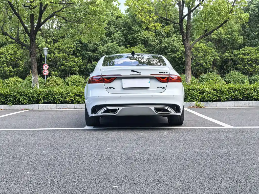 Jaguar XFL — миниатюра 6