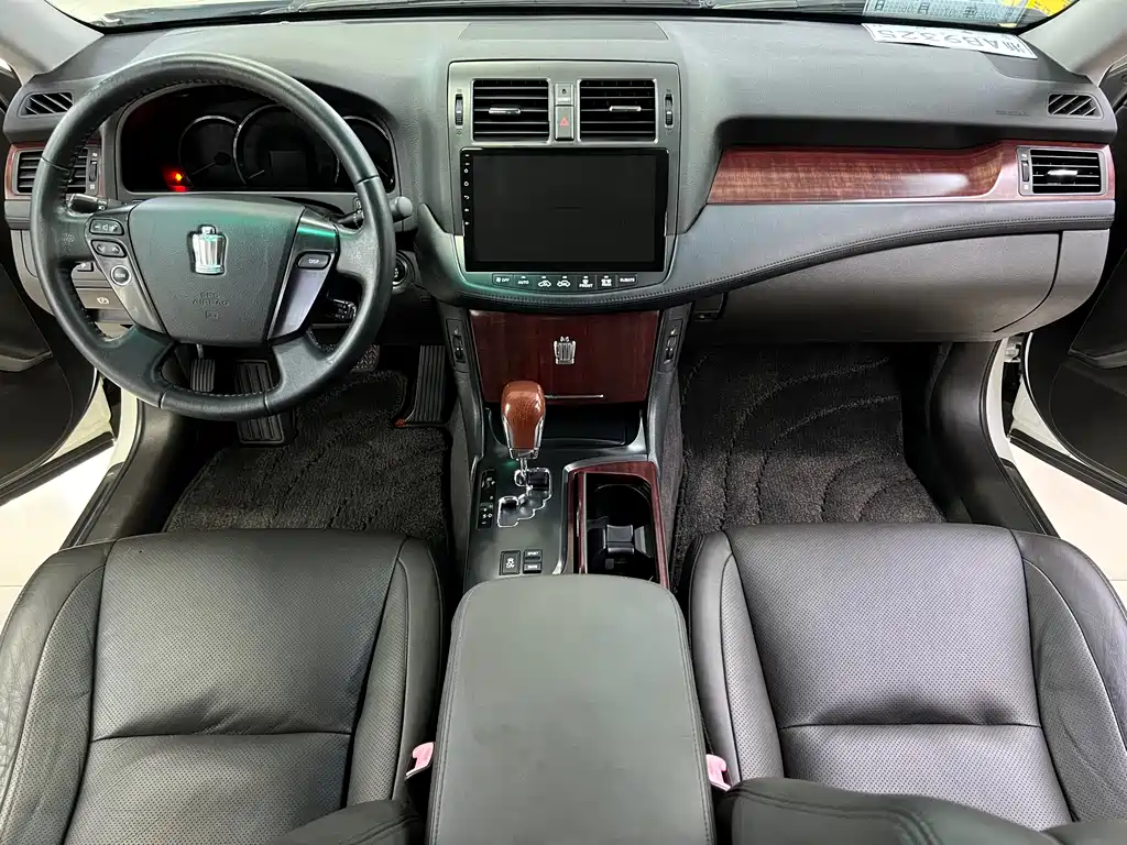 Toyota Crown 2010 2.5L Royal