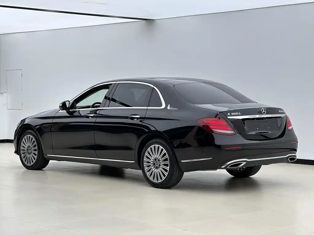 Mercedes-Benz E-Class — миниатюра 2