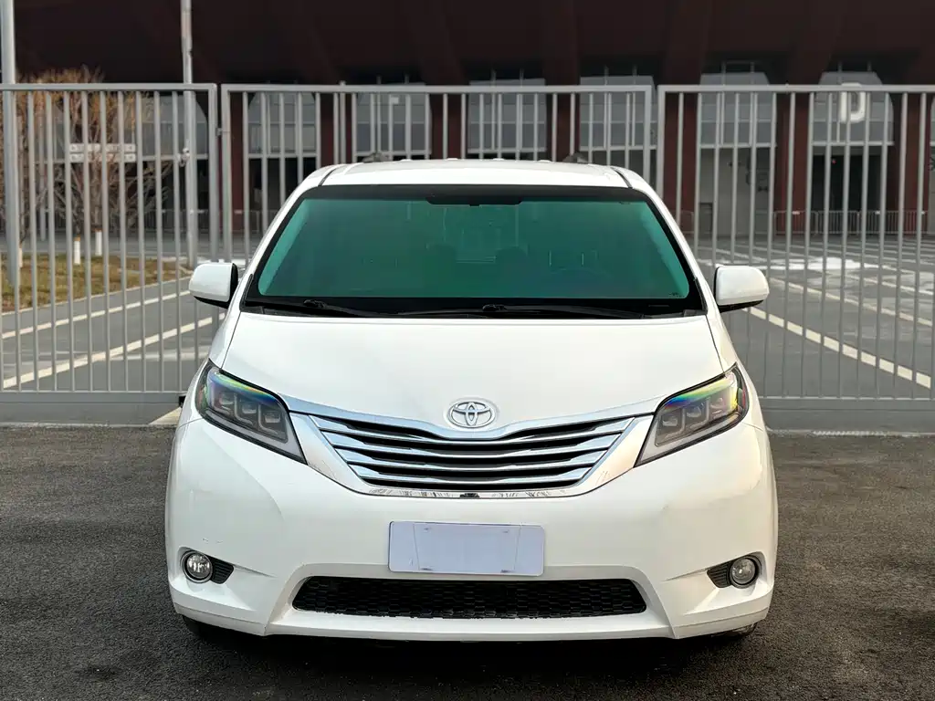 TOYOTA SIENNA