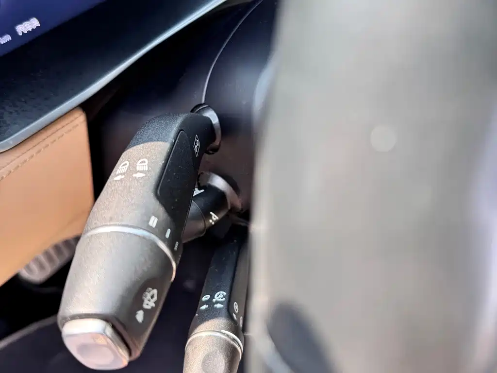 Tesla Model X — миниатюра 10