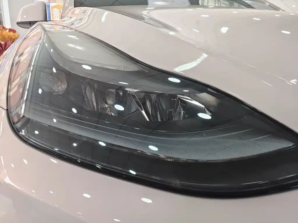 Tesla Model Y — миниатюра 14