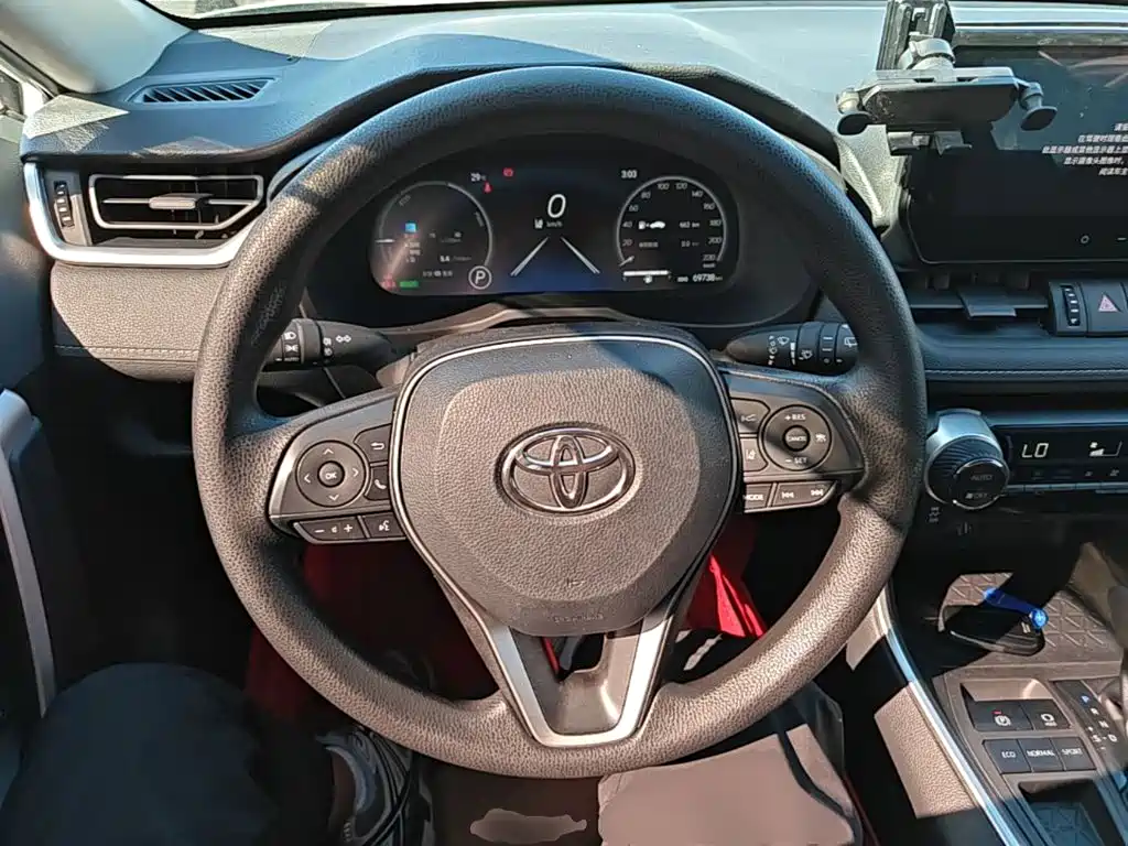 Toyota RAV4 — миниатюра 11