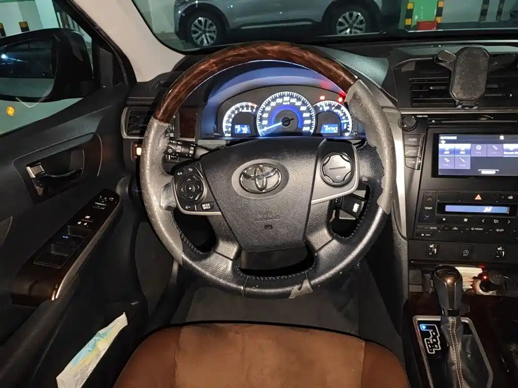 Toyota Camry — миниатюра 11