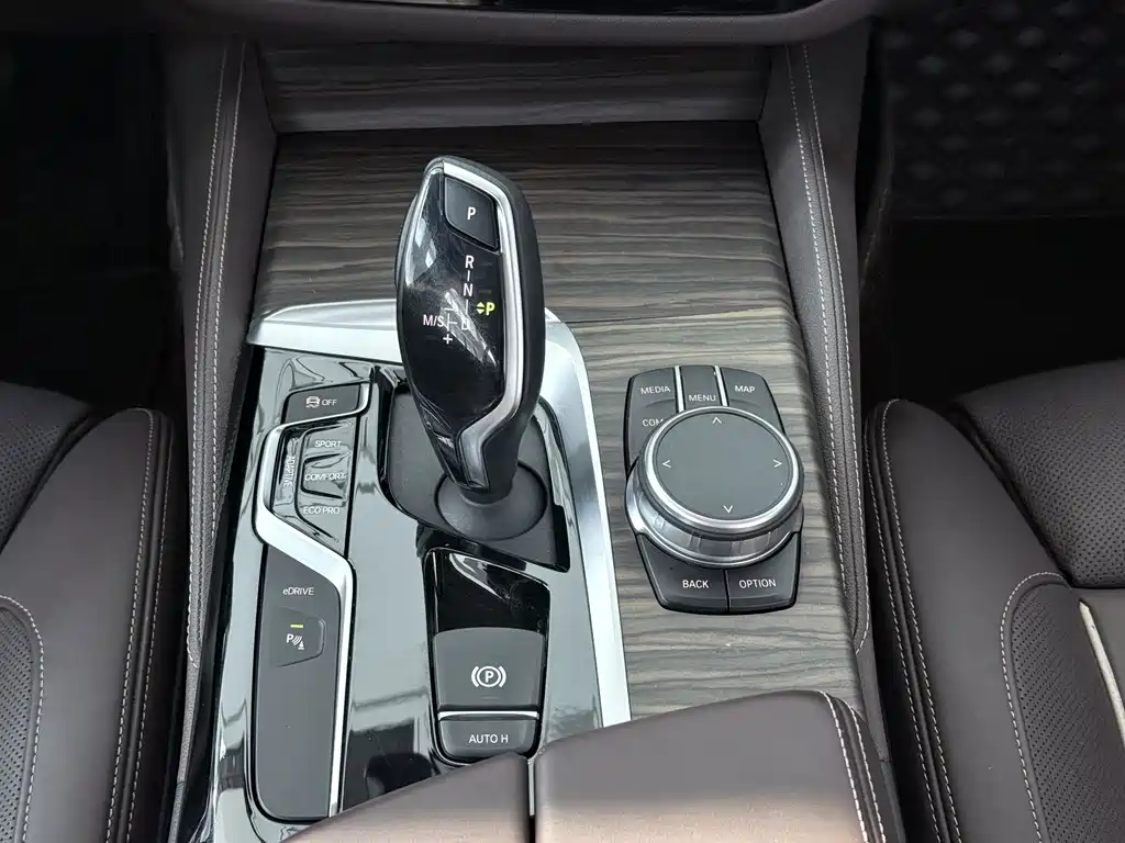 BMW 5 Series New Energy — миниатюра 16
