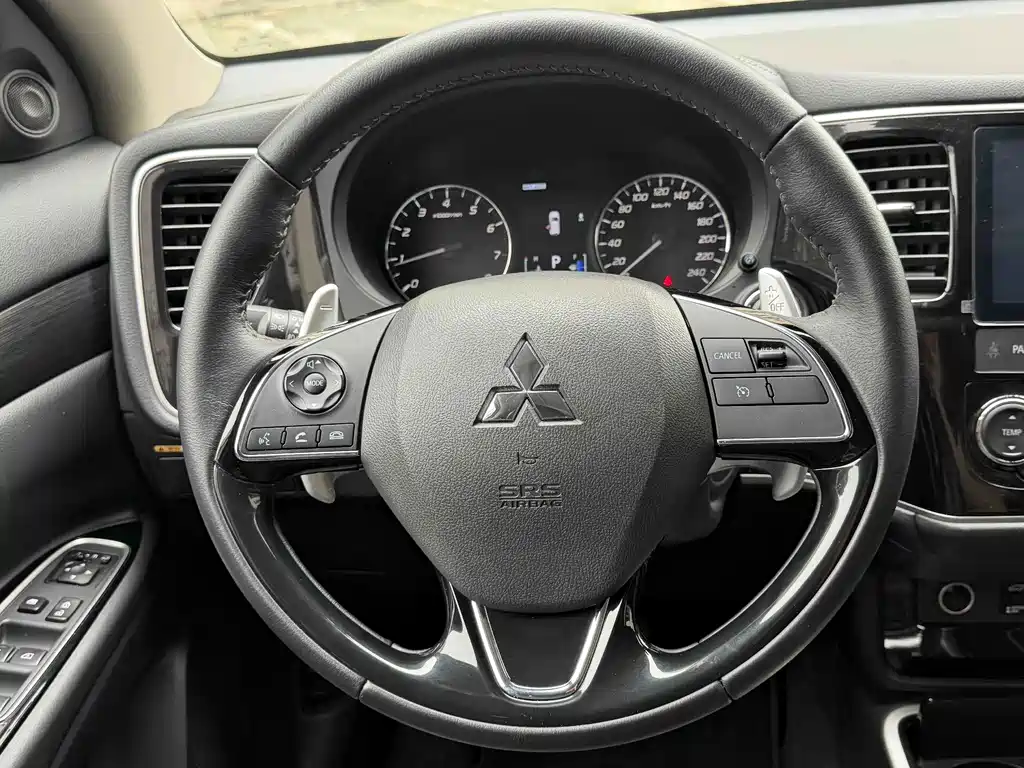 Mitsubishi Outlander — миниатюра 14