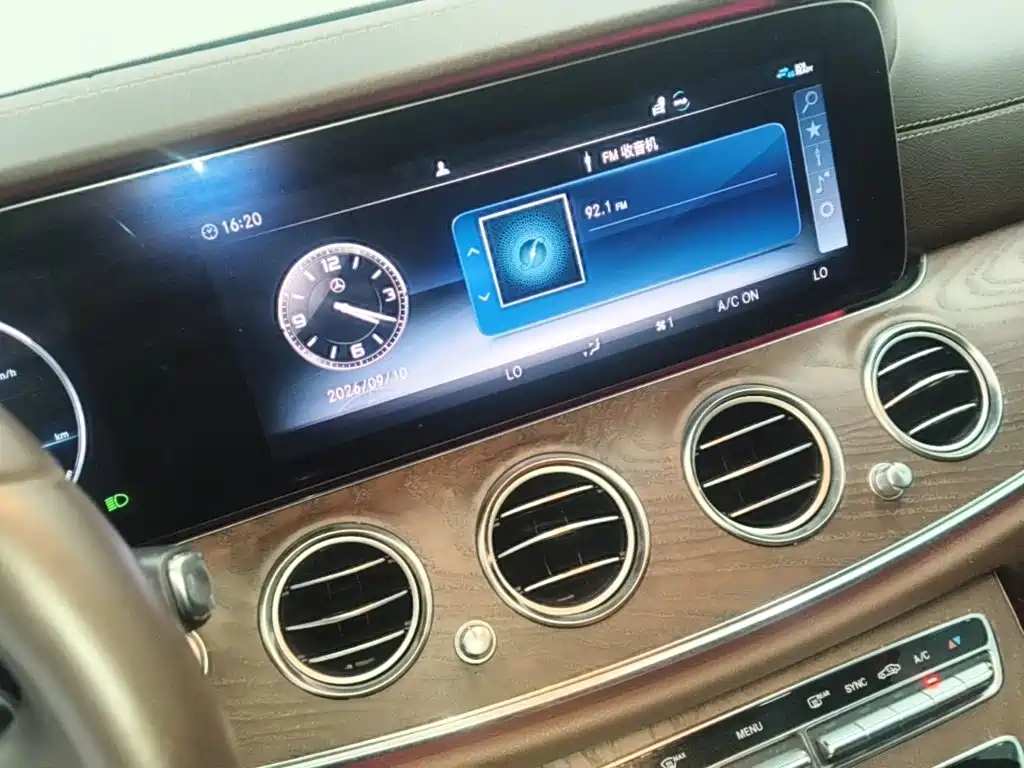 Mercedes-Benz E-Class — миниатюра 13