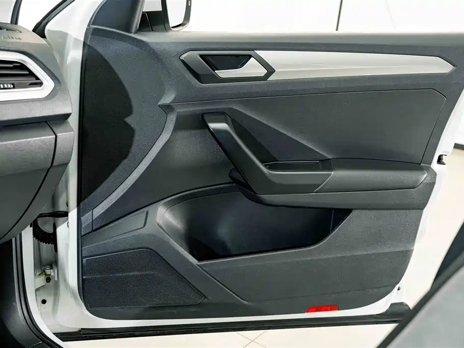 Volkswagen T-Roc — миниатюра 15