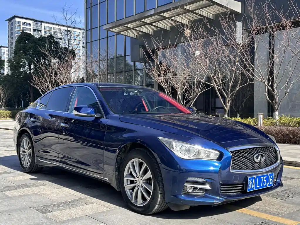 INFINITI Q50L